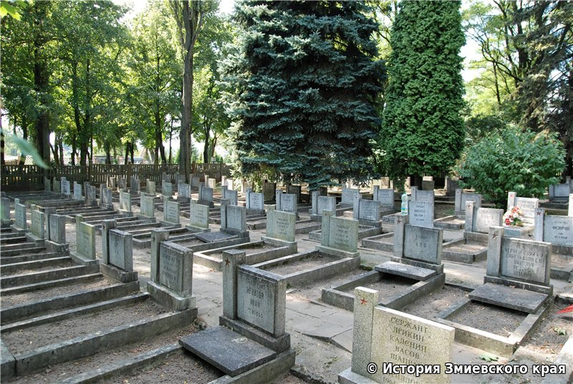 Могилы советских воинов на кладбище Волув