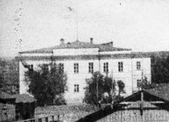 Здание бывшего уездного училища. В 1920-х гг.