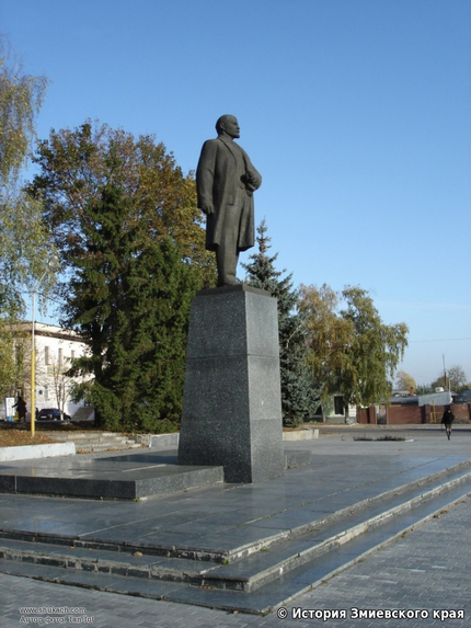 Второй (по времени возведения) памятник В. И. Ленину